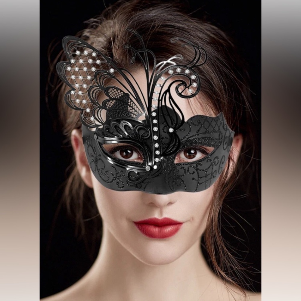 Elegant Black Masquerade Mask